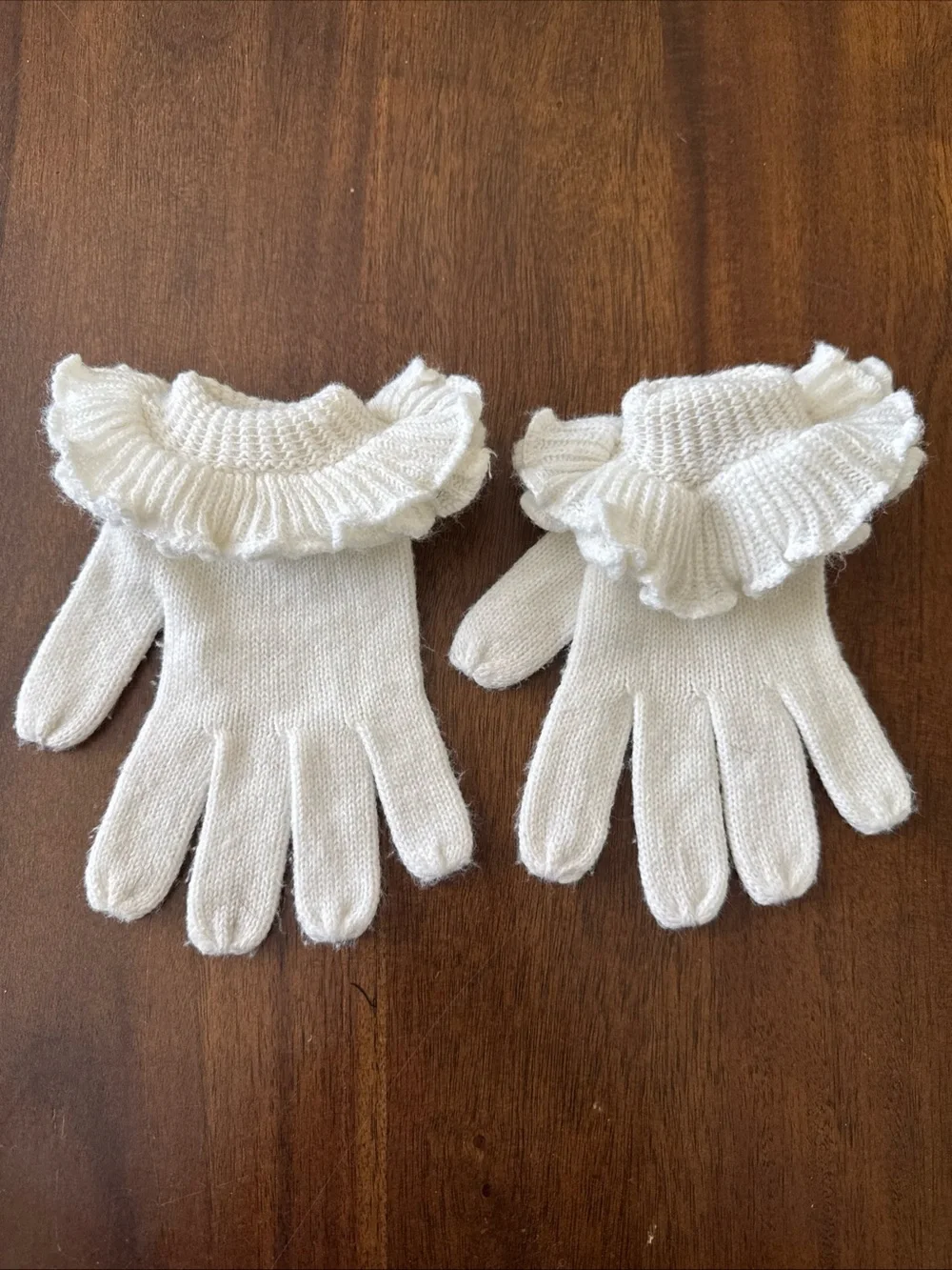Womens Ivory Knit Gloves Mittens Ruffle Wrist Frilly Girlhoodcore Coquette